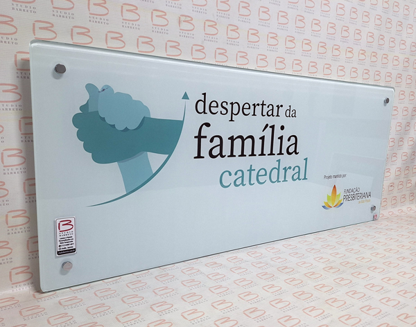 painel-em-vidro-para-institutos